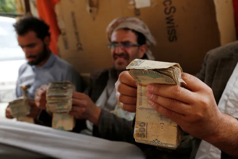 المجتمع في مواجهة اقتصاد النهب.. بين فشل رهان الإخضاع الاقتصادي والمخاطر المستقبليّة "الجدار الاجتماعيّ" كبديل للدّولة المنهوبة