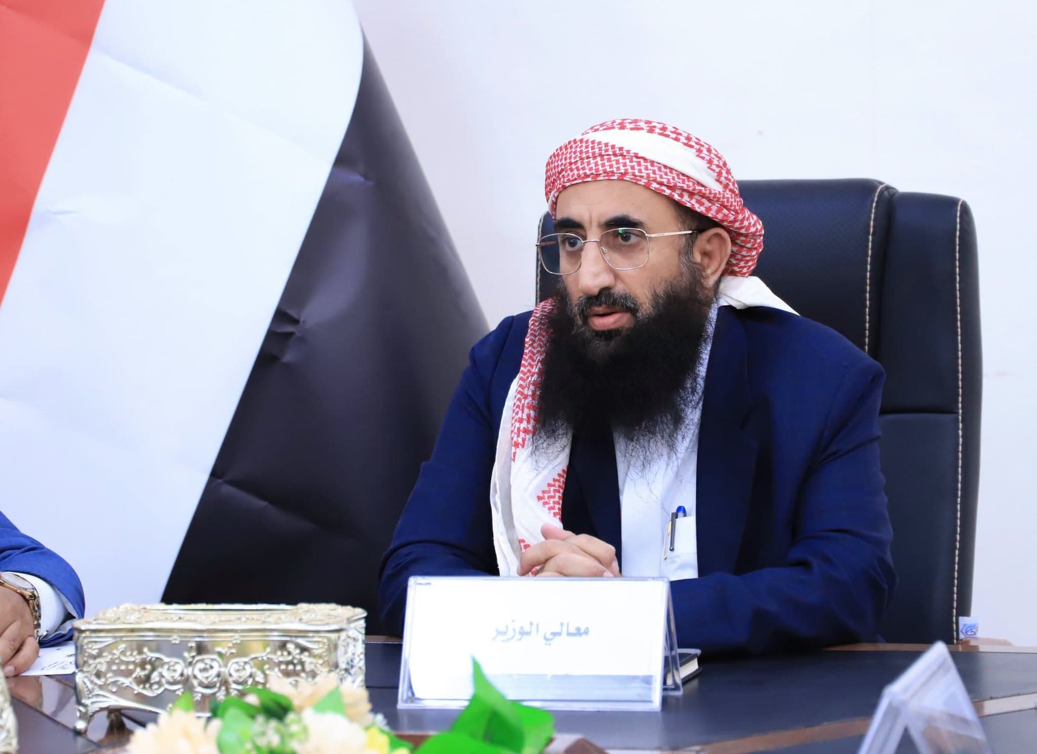 وزير الأوقاف: وحدة الصف والالتفاف حول القيادة الشرعية طريق اليمن لاستعادة الدولة